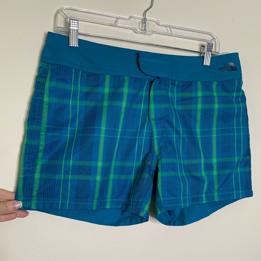 North Face Reversible Solid/Plaid Shorts 4” Sz 8